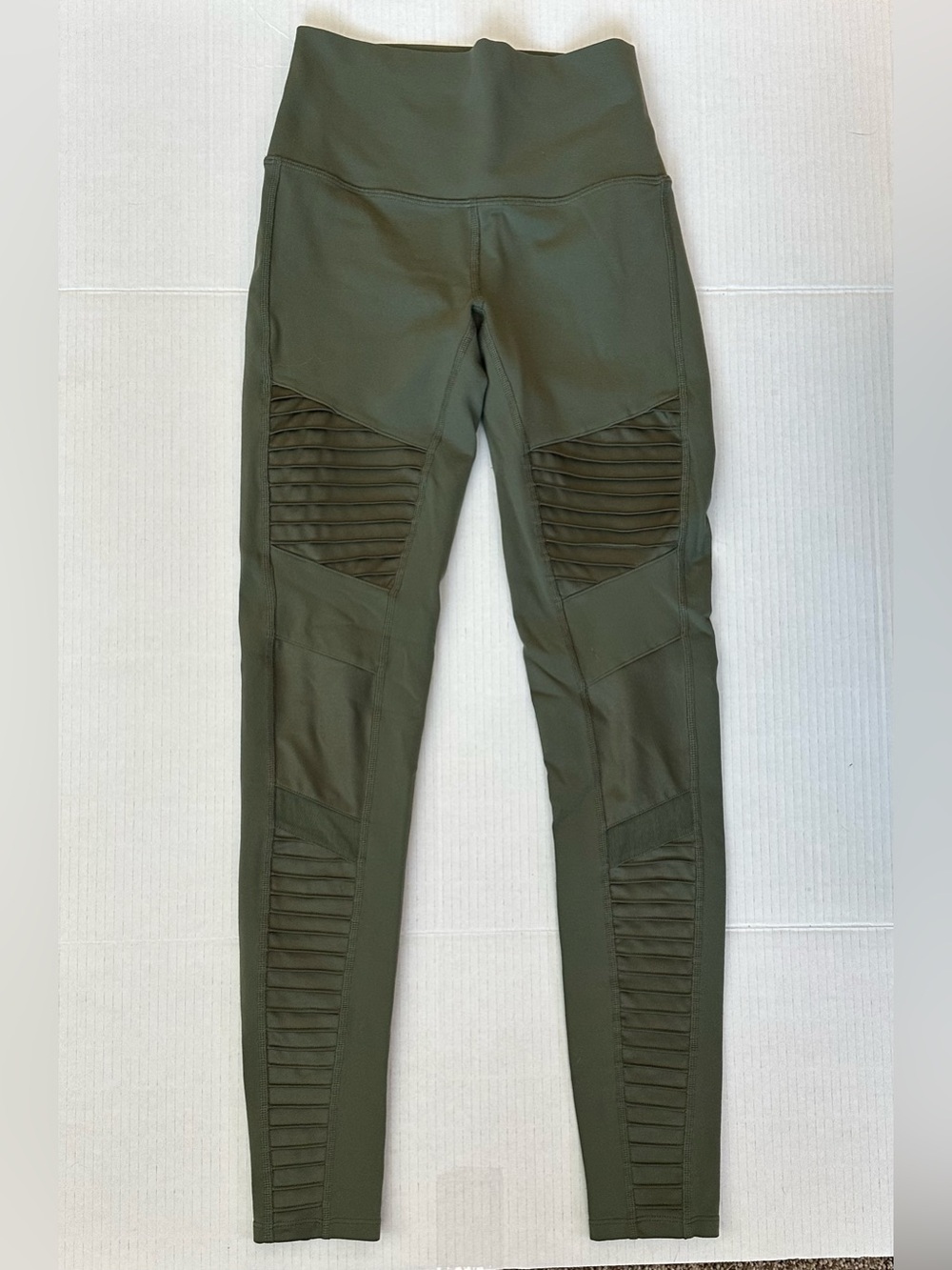 Alo Women's Green Solid Ankle Leggings w/ Logo Accent Size S